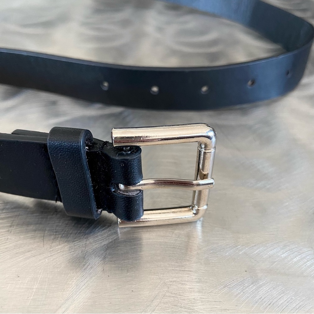 Black O-Ring Belt with Silver Ring - Picture 4 of 8